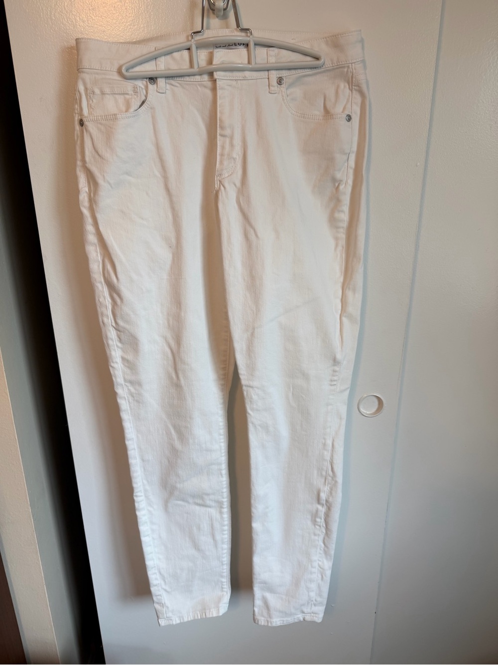 Ann Taylor LOFT  Curvy Skinny White Jeans